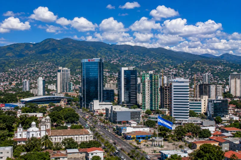 Vista urbana de Tegucigalpa como contexto empresarial de Honduras