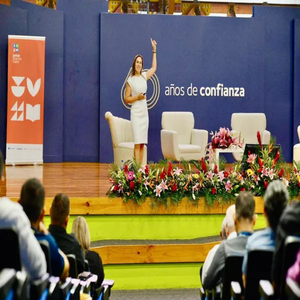 Nadia Vado, conferencista para eventos corporativos sobre Inteligencia Emocional