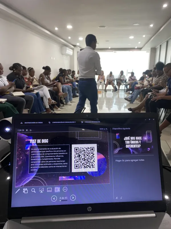 Mauricio Benavides en taller de relacionamiento estratégico.